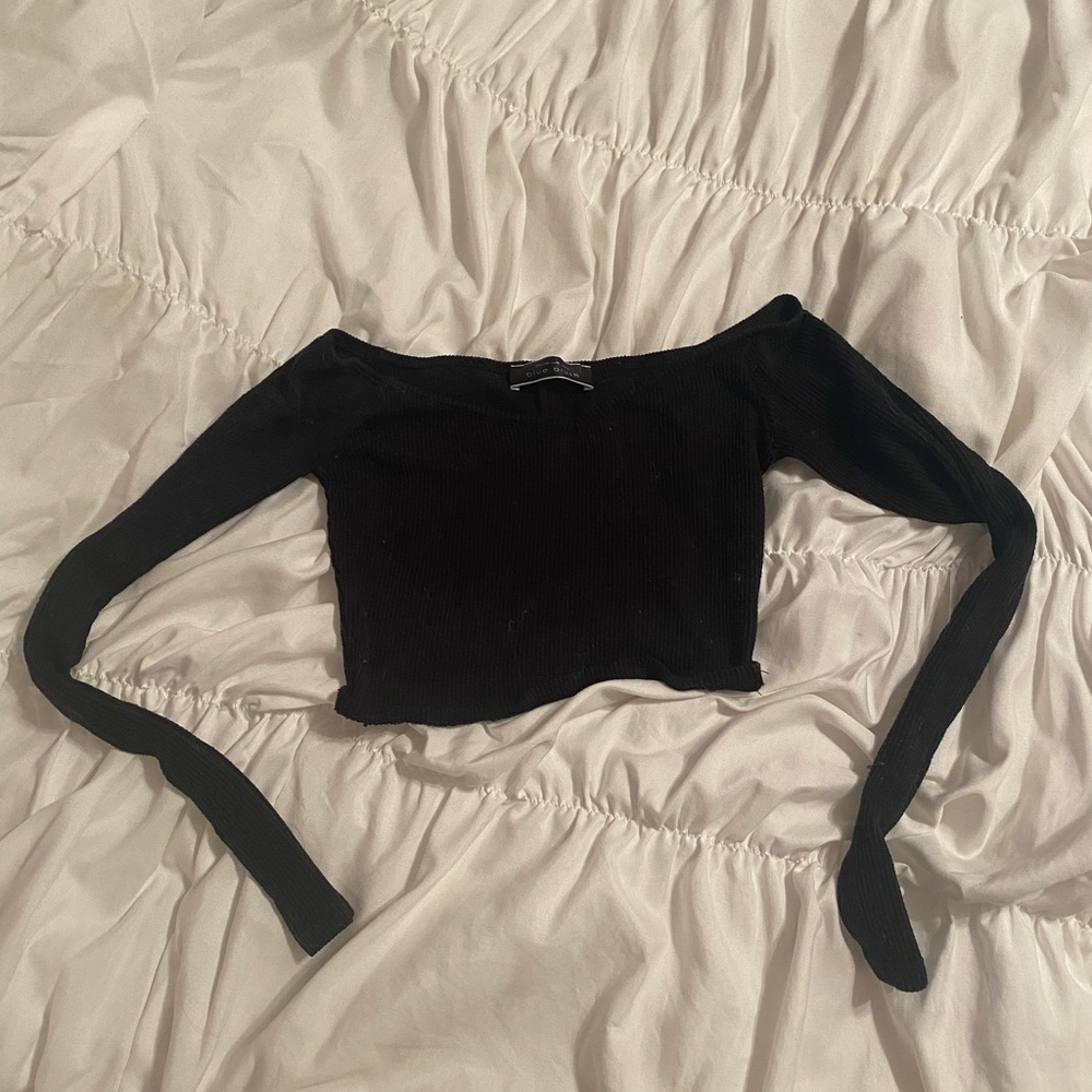 Off the shoulder long sleeve